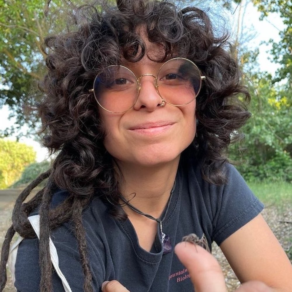 Meet your Posher, Leticia